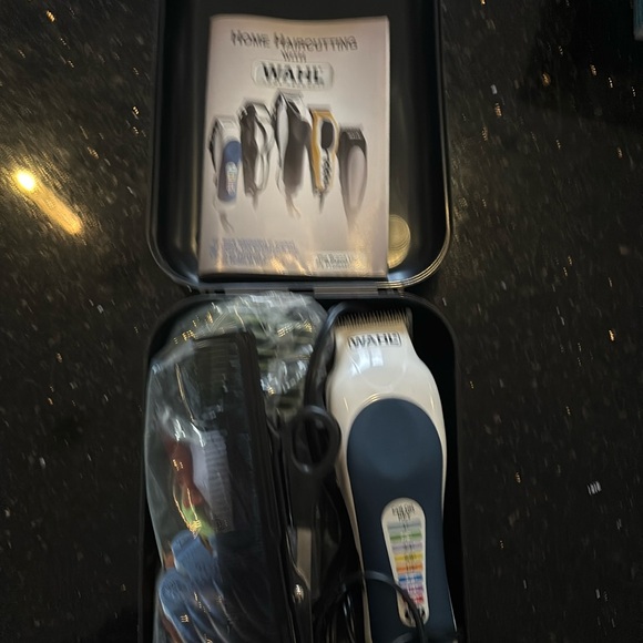 WAHL home haircutting NIB comes 12 attachment guards & operating instructions - Picture 1 of 2